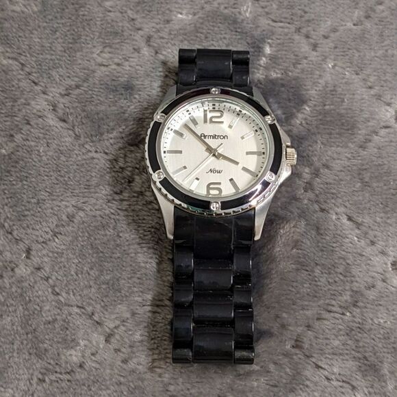Vintage NWOT Armitron "Now" Ladies Watch  - Black Acrylic Band - New Battery - Picture 13 of 13